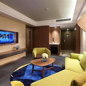 One-Bedroom King Suite